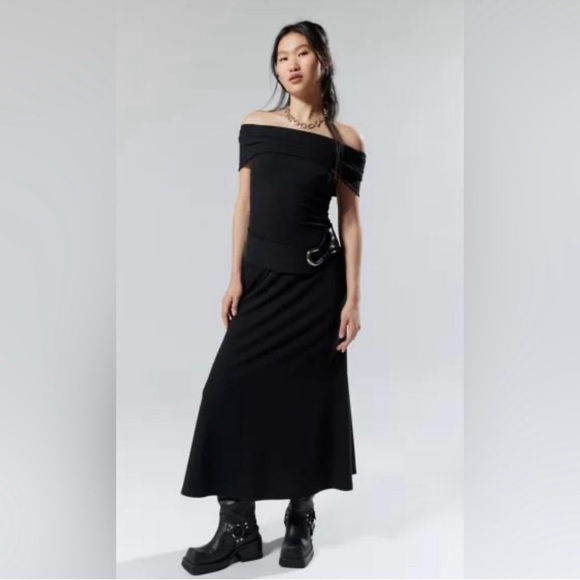 Silence + Noise Jayde Off-The-Shoulder Maxi Dress - Picture 6 of 11